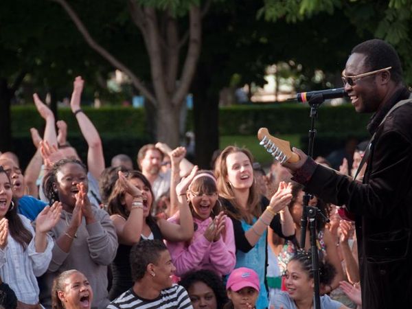 How do you feel when you sing in front of others?