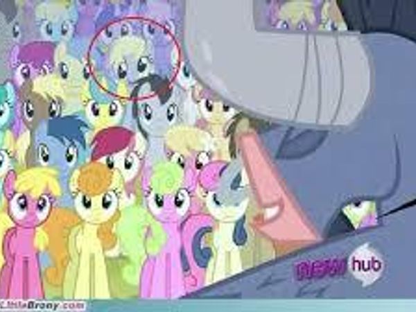 In the Episode May the Best Pet Win Where is derpy In the Backround?