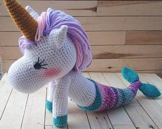 mermacorn or alicorn (pegasus+unicorn)?