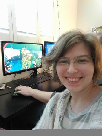 Do you play Subnautica (like this girl?)