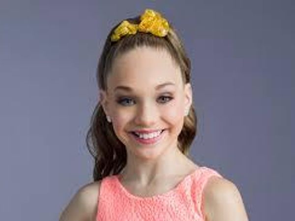 What singer does Maddie dance to in her music videos