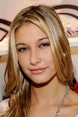 Do u guys like Hailey Baldwin? Does she look good? Um...yeah. Just curious.