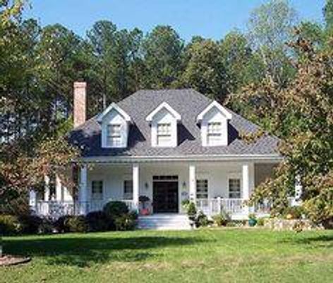 What are Pros and Cons of Southern US Homes? I'm doing research on Southern United States homes for a classwork assignment. I unfortunately haven't found alot. I was wondering if you could tell me features of Southern United States homes. Such as what the flooring's commonly made out of, what the roof's shape is, etc. Thanks!