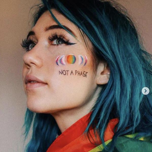 <c:out value='Amazing gay singer - her name is Jessie Paege'/>