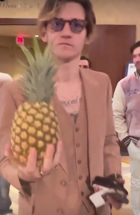 <c:out value='Pineapple seconds before it was confiscated'/>