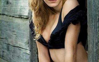 Do you think that Emma Watson is one of the hottest women on the planet?