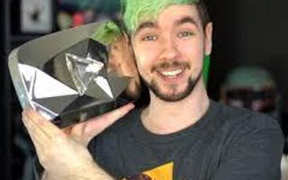 Which picture does Jacksepticeye look best in?