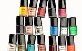 WHATS YOUR NAIL POLISH COLOR??