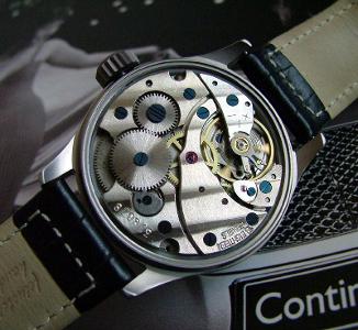 Which type of watch movement does not require a battery to operate?