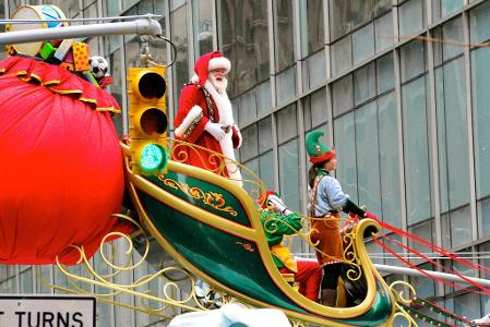 Which department store chain is known for its Thanksgiving Day Parade in New York City?