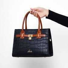 What is the main purpose of a handbag?