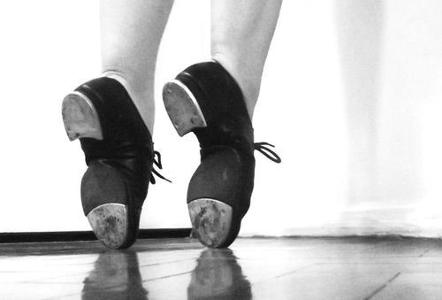 What is the name of the popular toe tap step characterized by fast heel movements?