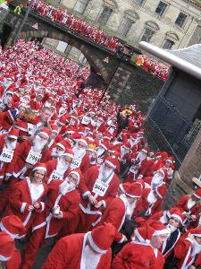 Which country currently holds the record for the largest gathering of people dressed as Santa Claus?