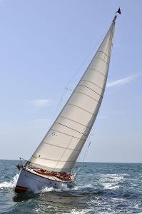 What is the traditional color of a racing yacht's sails?