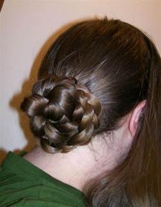 Which hair accessory is used to secure a bun in place?