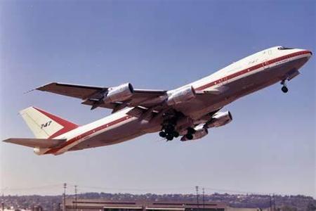 Which company introduced the iconic Boeing 747 'Jumbo Jet' in 1970?