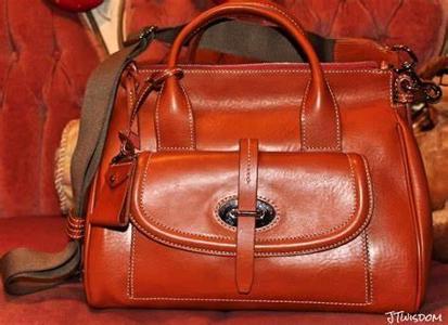 What feature distinguishes a 'Satchel' handbag from other styles?