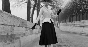 Which fashion house is credited with creating the 'New Look' in 1947?