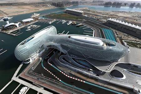 Which circuit is situated on an artificial island in Abu Dhabi?