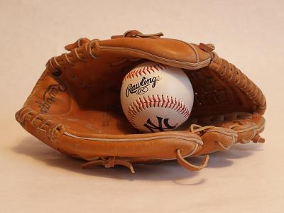 Which of the following is NOT a type of baseball glove?