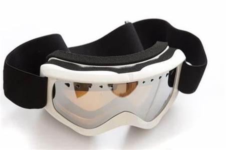 What color tint is often used in sunglasses for skiing or snowboarding?