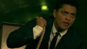 Bruno Mars - Grenade [OFFICIAL VIDEO]