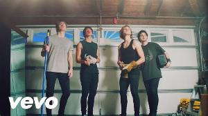 5 Seconds of Summer - She's Kinda Hot