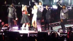 Kelly Clarkson @ Staples Center - Heartbeat Song with Pentatonix/Walk Away mash-up