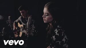 Shawn Mendes & Hailee Steinfeld - Stitches (Acoustic)