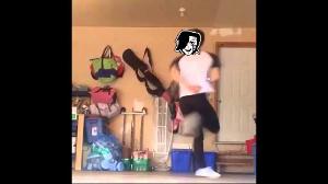 Mettaton arrives at a party (Undertale shitpost)