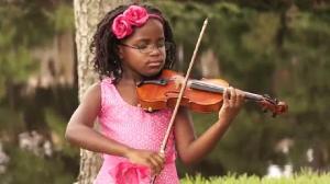 Amazing 6-Year-Old Violinist Plays "Let It Go" From Disney's Frozen