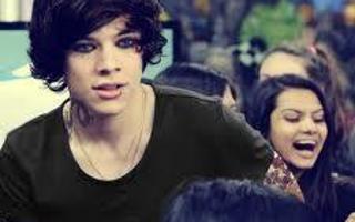 Who thinks Harry Styles is hot emo? I wanna know if he is hot when he looks emo