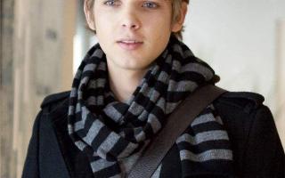 What should I do??? (1) Ok so there is this really cute guy his name is Max Thieriot I'm sure u guyz have heard that I like him. I obsess over him!! I have his pic on my phone, my tablet, my comp, etc. He is 25 years old and I can't stop thinking bout him!! What should I do??