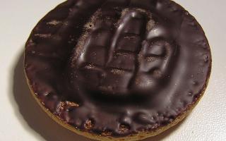 Jaffa Cakes- Are they cakes, or biscuits? This question has pondered over me (and a bunch of my class mates) for years: Is a Jaffa cake a cake, or a biscuit?