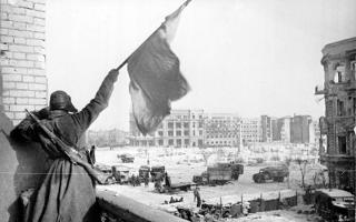 What If Nazi Germany won the battle of stalingrad? If the Nazis won the battle of Stalingrad how do you think it would play out? do you think they would win the war? reach Moscow? or would the soviets still be to strong to handle?