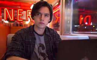 Who plays Jughead Jones in Riverdale? I know the answer to this, do you? You can only answer once! Hint: It is either Kj Apa Casey Cott Cole Sprouse Trevor Stines