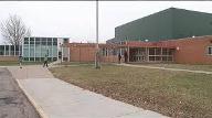 do you go to lincoln elementary/junior high/middle school? I want to know if and Qfeasters are in lincoln? Ever heard of the Stinking Lincoln? Thats the School i go to. if you do not go to lincoln, dont awnser this. (This is the photo of the school)