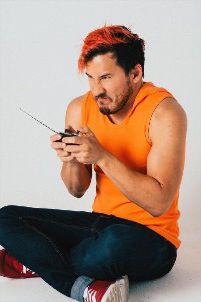 BAEEEE SENPAIII  (aka markiplier):come on bitch fly faster